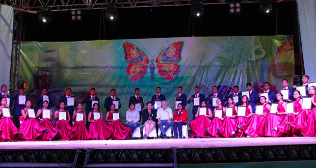 Festejan graduación de bachillerato en Tepexi de Rodríguez