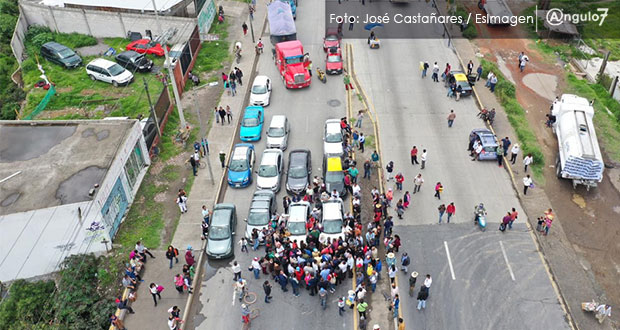 Tras protesta, gobierno de Amozoc acuerda con vecinos contratar 100 policías
