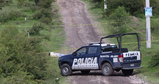 Abandonan cadáver con mensaje en San Pedro Zacachimalpa