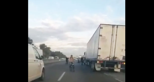 En trailer robado, choca 3 autos y provoca una muerte en la Puebla-Orizaba