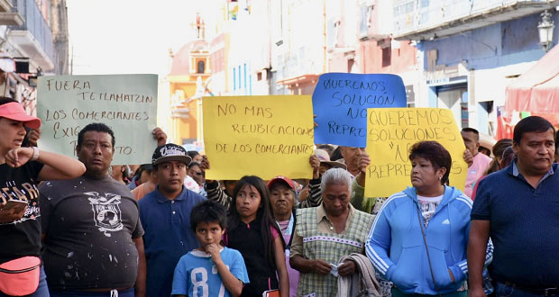 Comerciantes denuncian irregularidades en tianguis de Atlixco