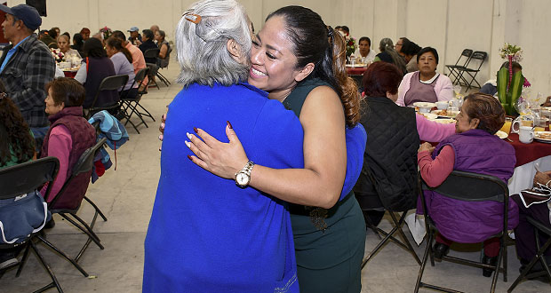 Con festival y rifa, Cuautlancingo festeja a 600 abuelos en su día