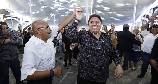 Con baile de gala, DIF estatal celebra el Día del Abuelo