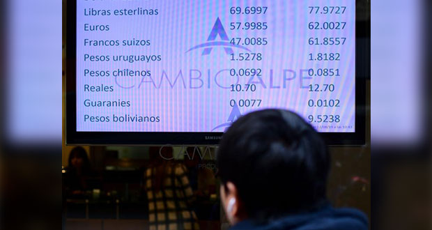 Elecciones argentinas derrumban su economía; dólar sobre los 61 pesos