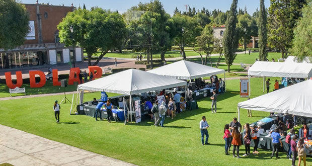 Empresas tratan problemas socioeconómicos del país en feria de Udlap