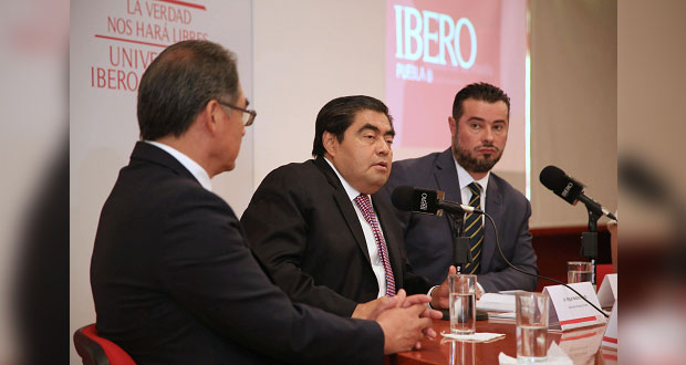 En la Ibero, Barbosa pide una sociedad más activa