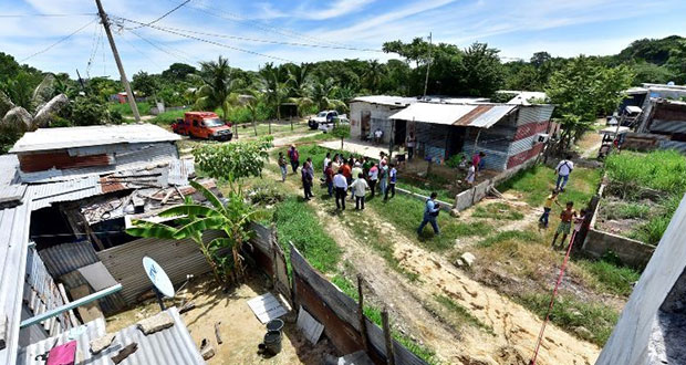 Familia tabasqueña cava un pozo de agua y encuentra petróleo