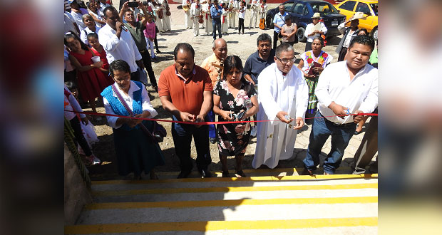 Inauguran parque infantil y cancha de usos múltiples en Xayacatlán