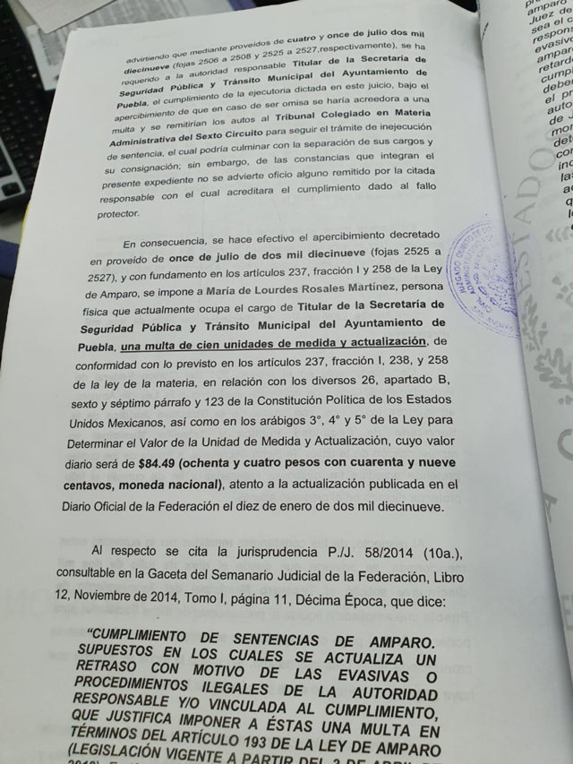 Juez ordena a Rosales indemnizar a expolicía y la multa por incumplir