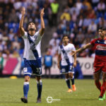 Club Puebla y Chivas igualan 1-1, con arbitraje polémico