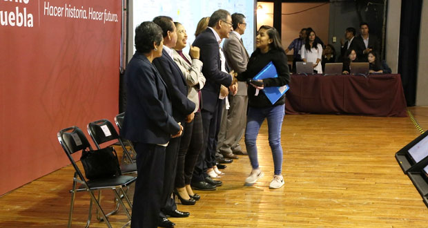 SEP entrega mil 820 plazas a maestros de primaria y bachillerato