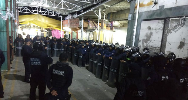 SSP detiene a 8 y asegura pipa clandestina en tianguis de Texmelucan