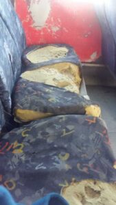 Con asientos rotos y cinta en vidrios circulan algunas rutas del transporte