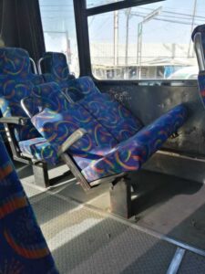 Con asientos rotos y cinta en vidrios circulan algunas rutas del transporte