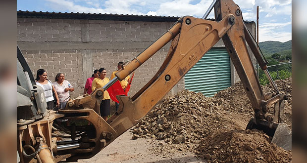 Inicia ayuntamiento de Tecomatlán ampliación de red de drenaje