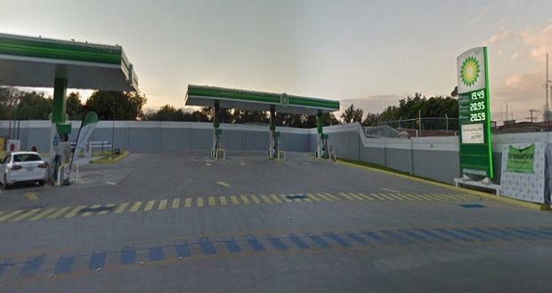 Roban 5 mil pesos a empleados de gasolinera en La Libertad