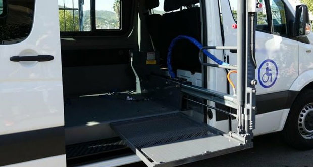Gobierno adquirirá camionetas para trasladar a personas con discapacidad