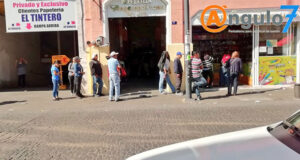 Compras de última hora en papelerías del CH; por ambulantes, pérdidas de 20%