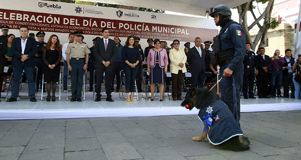 Entregan premios, estímulos y equipo a elementos de Ssptm en su día