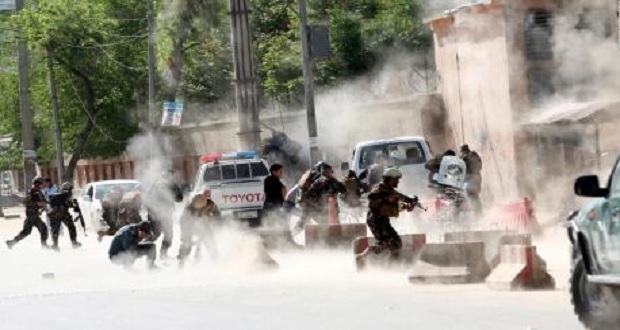 Al menos 14 muertos y 145 heridos deja auto bomba en Afganistán