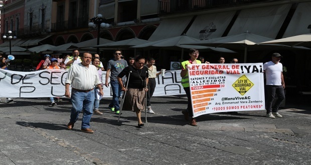 Poblanos se manifiestan a favor de la Ley General de Seguridad Vial