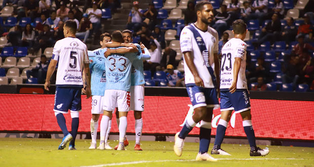 Con frágil defensa y penal fallado, Puebla cae 4-0 ante Pachuca