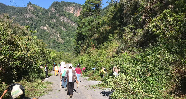 Pobladores de 4 municipios realizan faena en carretera interserrana