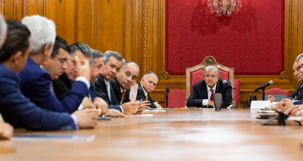 Estoy reuniéndome con empresarios; siguen invirtiendo en país: AMLO