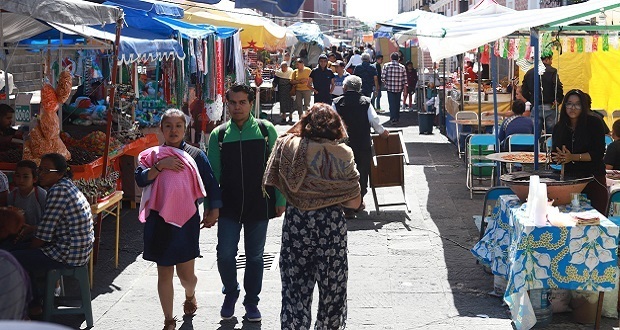 Rechaza Rivera privilegio a ambulantes por permisos en fiestas patrias