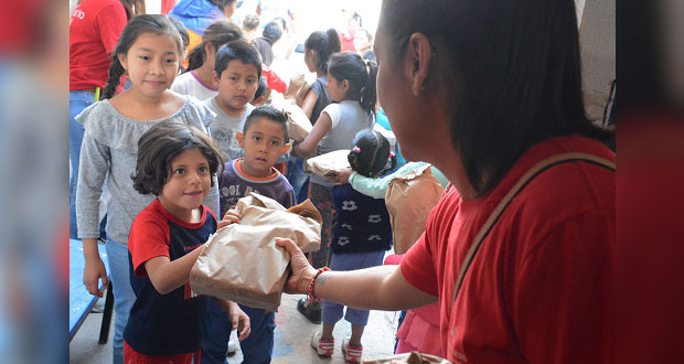 En BUAP, financiaran desayunos para niños con venta de tapas