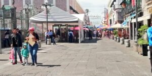 Blindan con arcos de seguridad accesos al zócalo previo a festejos patrios
