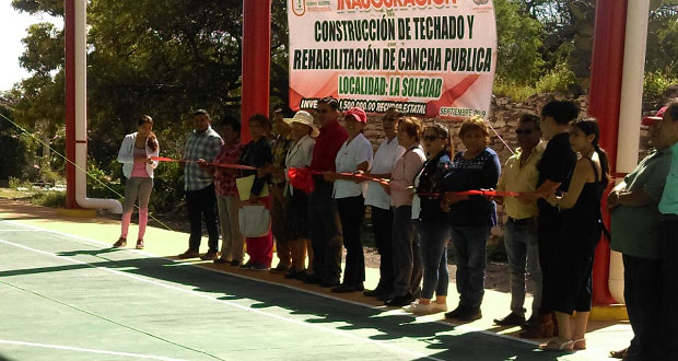 Entregan cancha de usos múltiples techada en Ixcaquixtla