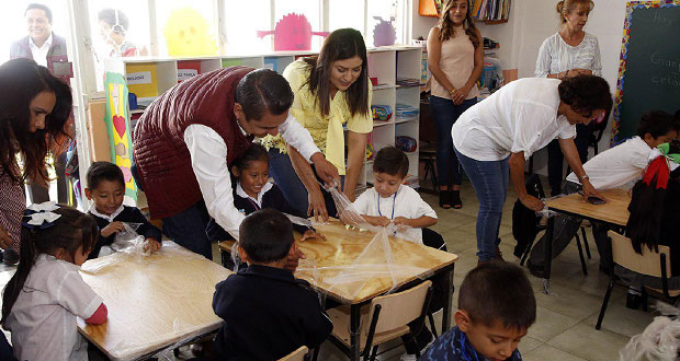 Entregan mobiliario para preescolar “La Corregidora” en Tres Cruces