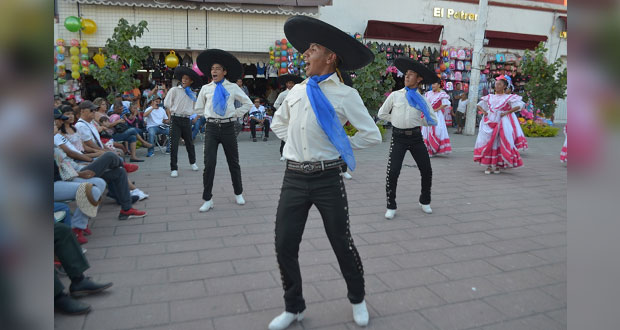 Grupos artísticos de Tepexi protagonizan fiesta cultural en Izúcar