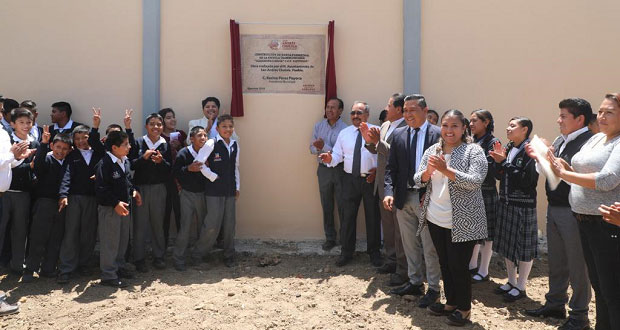 Karina Pérez inaugura barda y aula en Telesecundaria Alejandro García