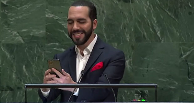 Presidente de El Salvador se toma selfie en discurso ante la ONU