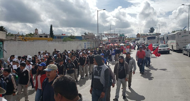 Vecinos de Amozoc exigen a Comuna agua, luz y atención a escuelas