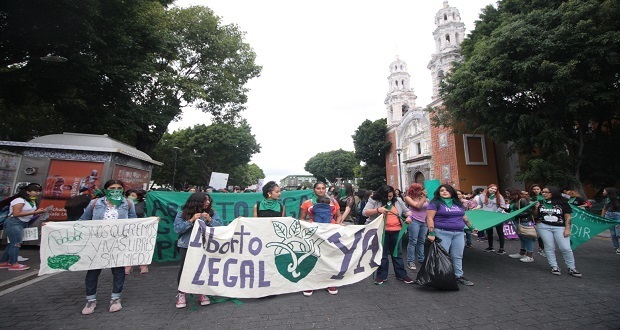 Poblanas se unen a marcha nacional para exigir despenalización del aborto