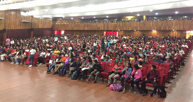 Transferencias monetarias, sin resolver problemas educativos, señalan