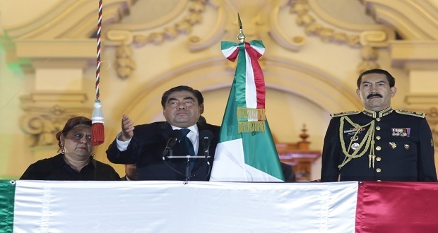 En Grito de Independencia, Barbosa vitorea héroes patrios y revolucionarios
