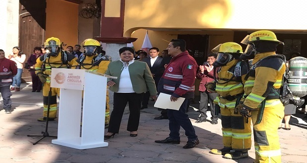 Pérez da 14 vehículos y coloca bando solemne por fiestas patrias. Foto: Especial