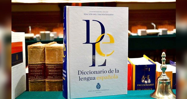 Según la RAE, es correcto decir pleonasmos como “subir arriba”