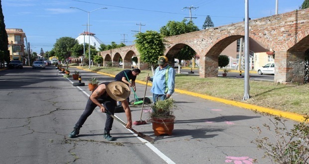 Comuna de Puebla barre calles y pinta inmuebles en Mayorazgo