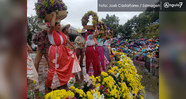 Entre lluvia, música y danza, se realizan el Huey Atlixcáyotl