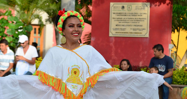 Antorchistas de la Mixteca llevan grupos de baile a Teotlalco