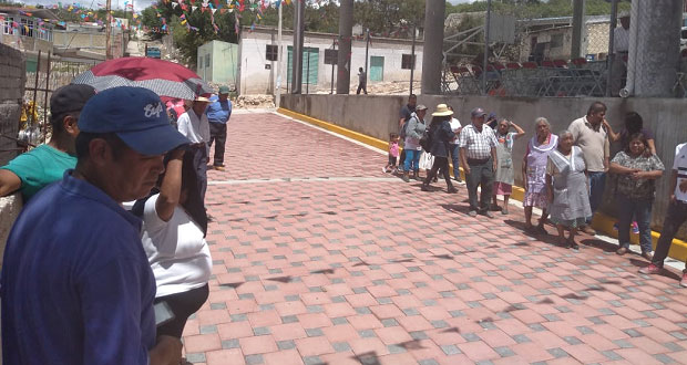 Atexcal adoquina 2 calles en junta de San Nicolás Tepoxtitlán