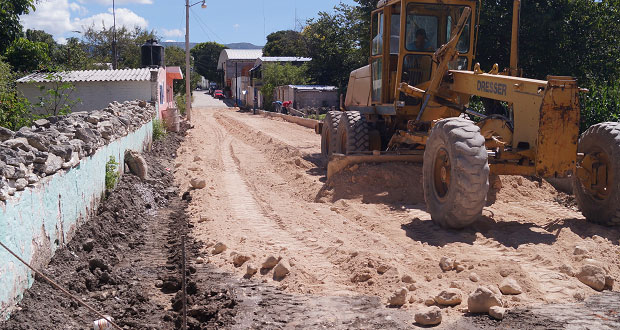 Ayuntamiento de Atexcal adoquina avenida Reforma de cabecera