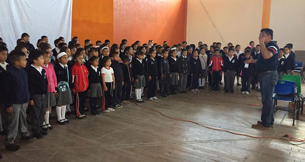 Coro monumental de niños, parte del festejo por 45 años de Antorcha