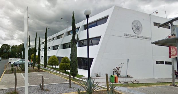 Imponen que secretario académico en Economía de BUAP valide tesis, denuncian