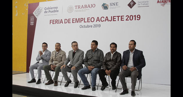 692 personas participan en Feria de Empleo de Acajete
